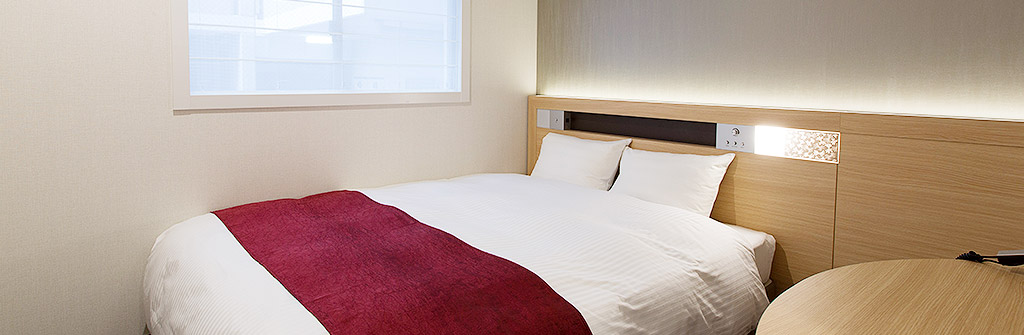 Rooms feature a simple layout with tasteful Japanese décor that will remind you that you're in Kyoto, including bed board reading lights, indirect lighting for greatr relaxation and Kyoyuzen glass art. 